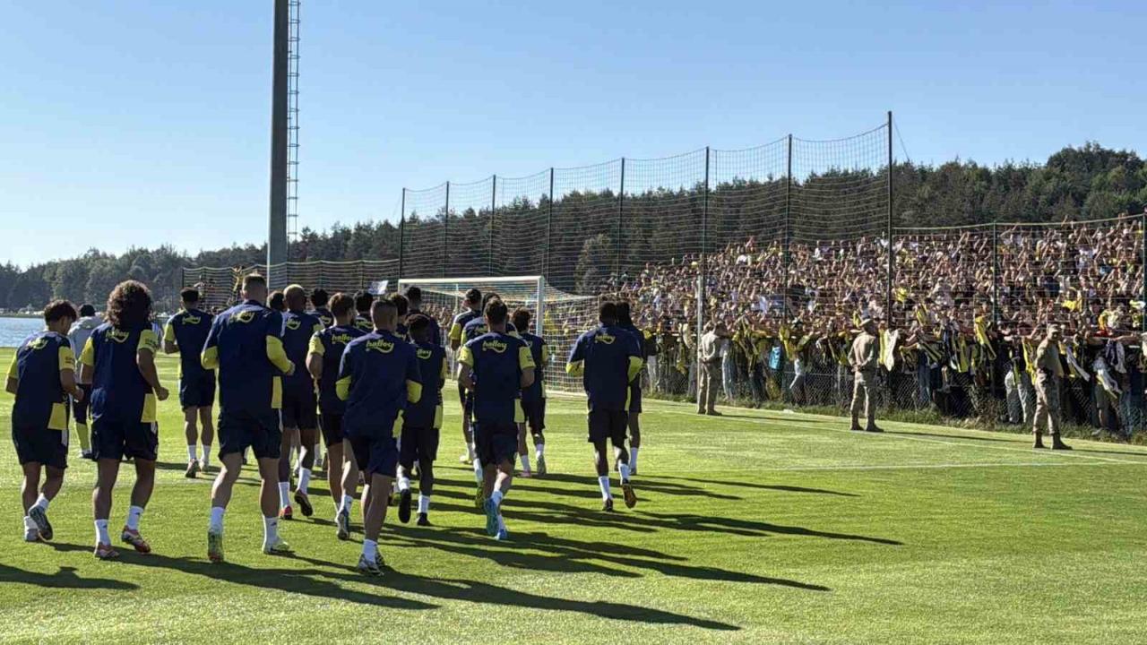 Fenerbahçe’yi binlerce taraftar yalnız bırakmadı