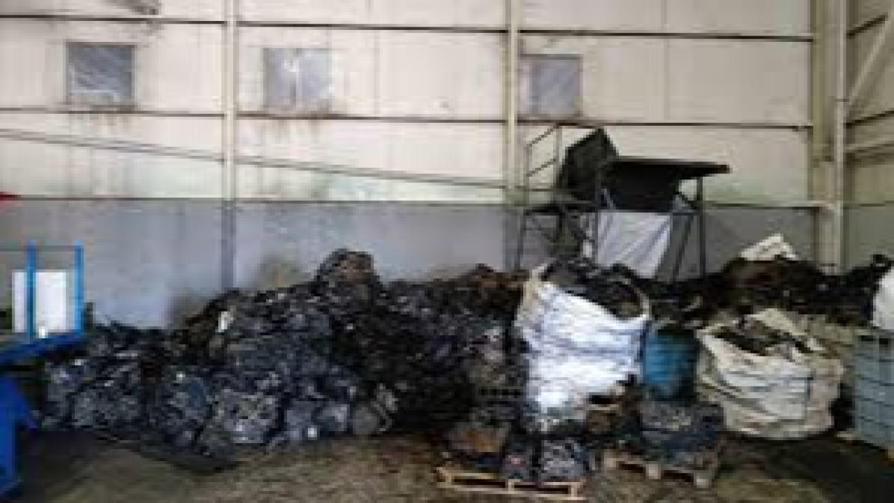 Kaçak araba parçaları gizlenen depoya operasyon