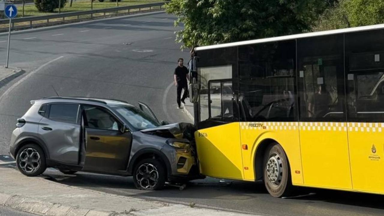 Motosiklete çarpmamak için manevra yapınca karşı şeride geçip otobüse çarptı: 1 yaralı