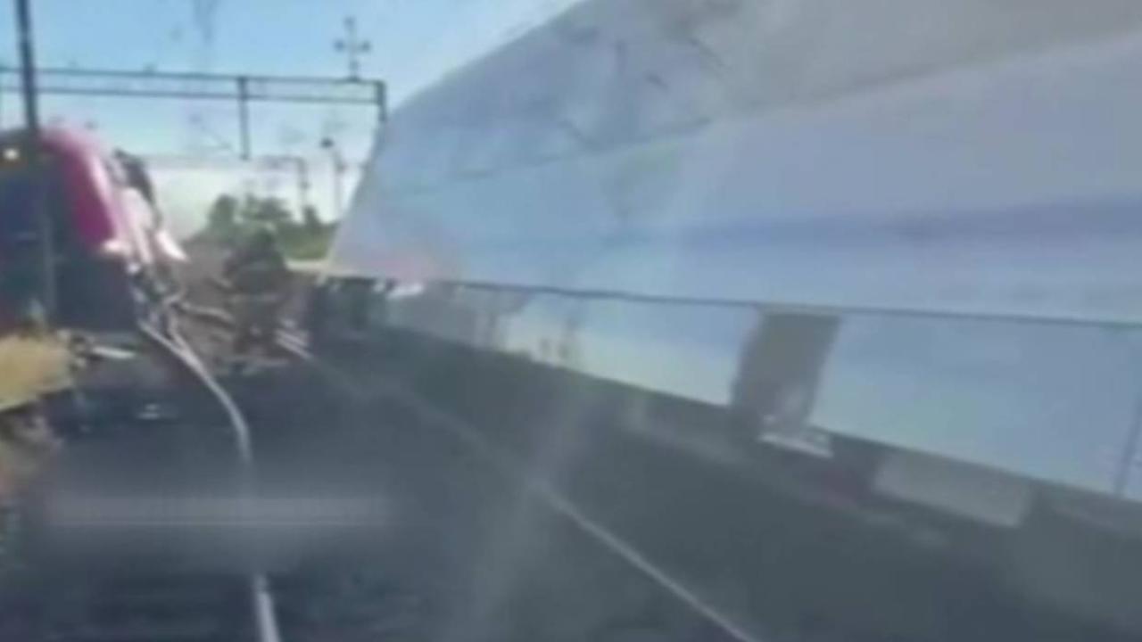 Polonya’da iki yolcu treni çarpıştı: 2 yaralı