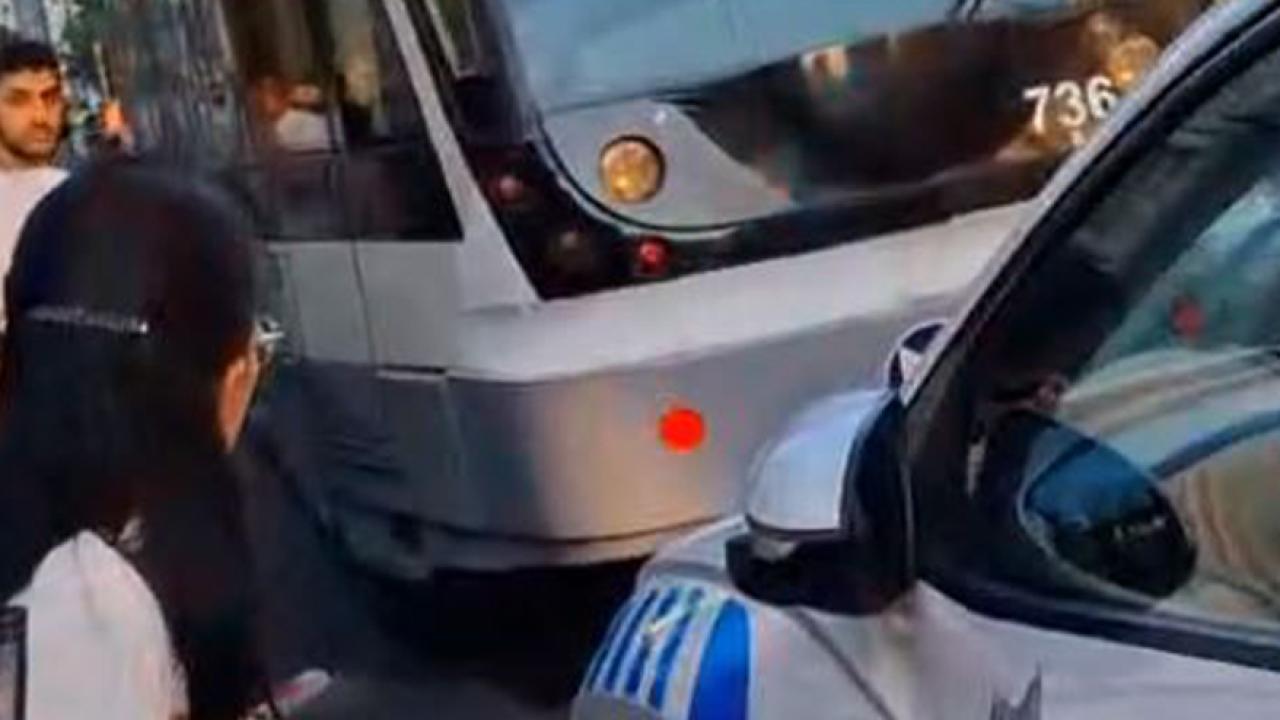 Raylara düşen çocuk tramvayın altında kalarak öldü