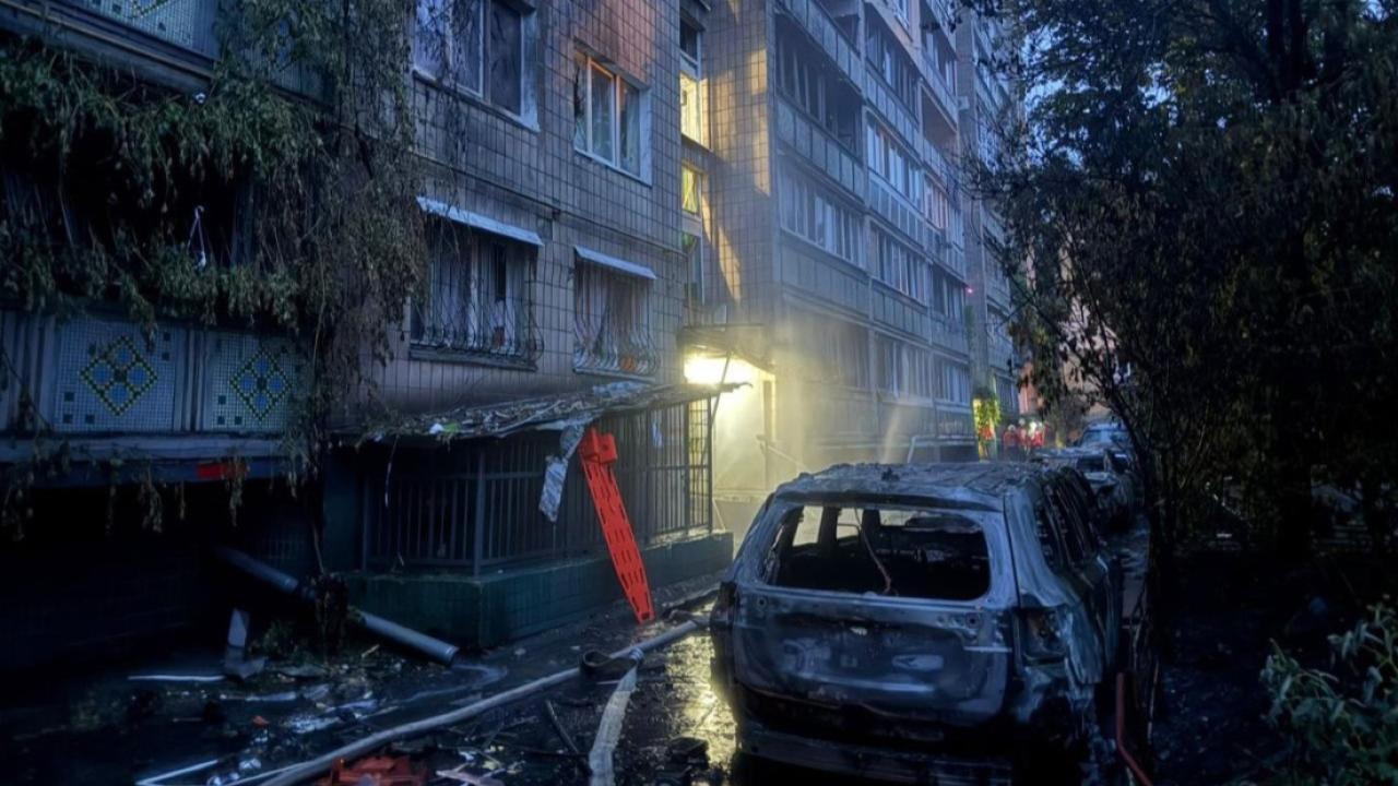 Rusya, Ukrayna’ya saldırdı: 5’i kurtarma görevlisi 9 ölü