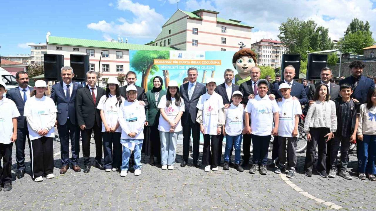 Sigarayı bıraktırdılar, bisikleti kaptılar