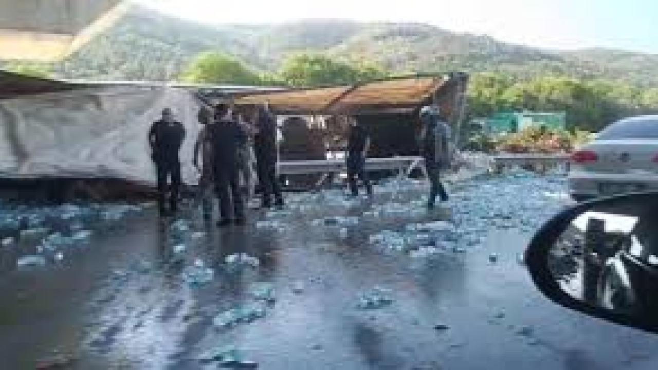 Tır sürücü hayatını kaybetti