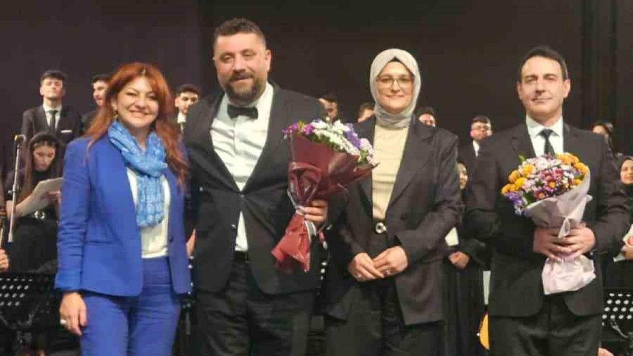 TRT Erzurum Radyosu Gençlik Korosu’ndan muhteşem yıl sonu konseri