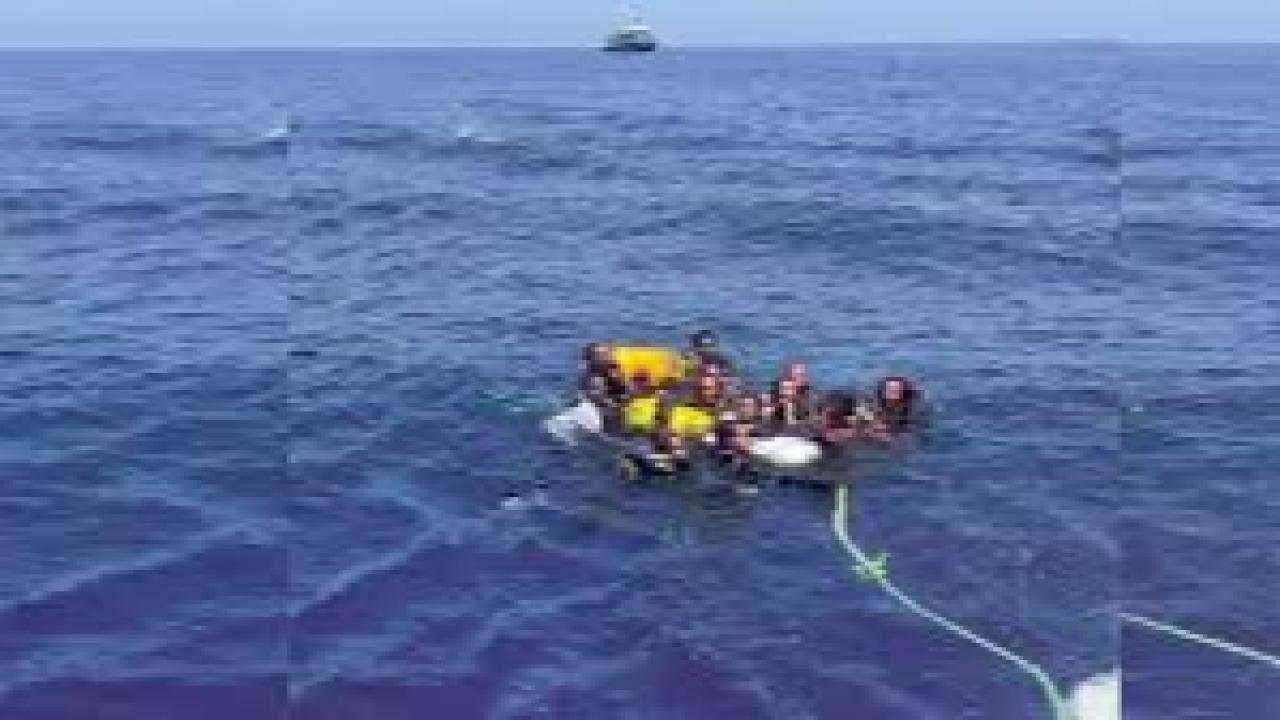 Türk gemi personeli Malta açıklarında 48 göçmeni kurtardı