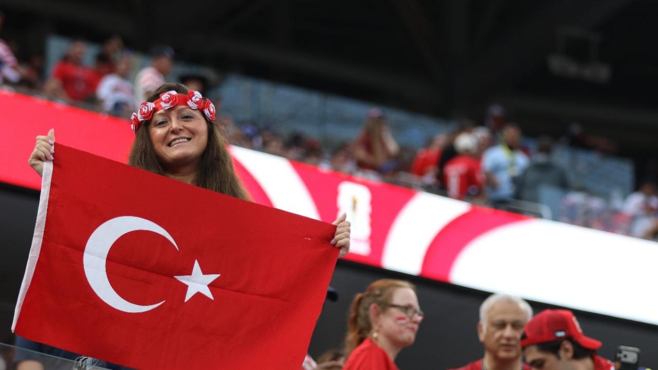 Türkiye - ABD maçını stadyumda 70 bin 492 taraftar takip etti