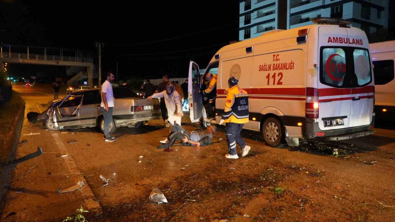 Yaralıyı kurtarmaya çalışanlara başka bir araç çarptı : 6 yaralı