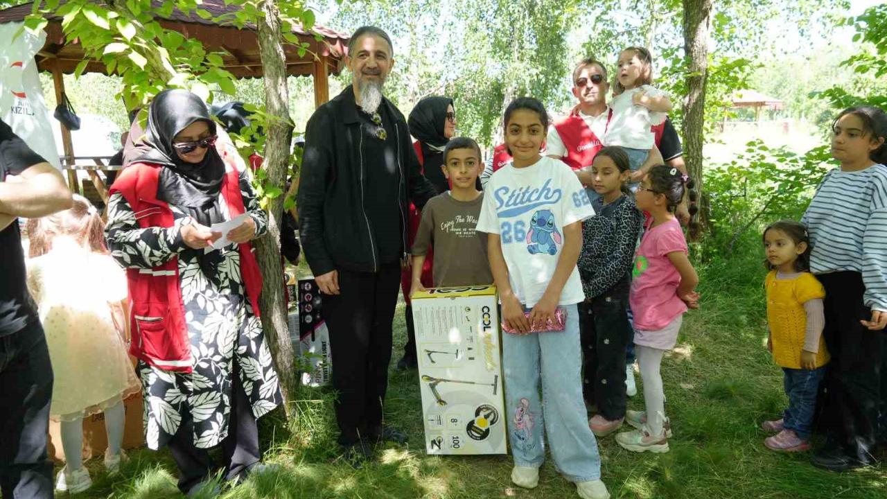 Yetim ve öksüz çocuklar