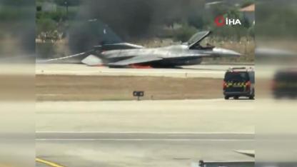 Acil iniş yapan F-16 savaş uçağı alev aldı