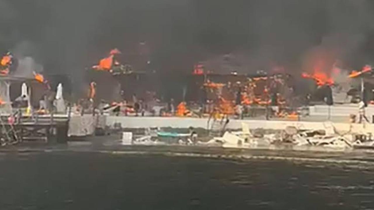 Büyükada Viranbağ Plajı’nda yangın paniğe neden oldu.