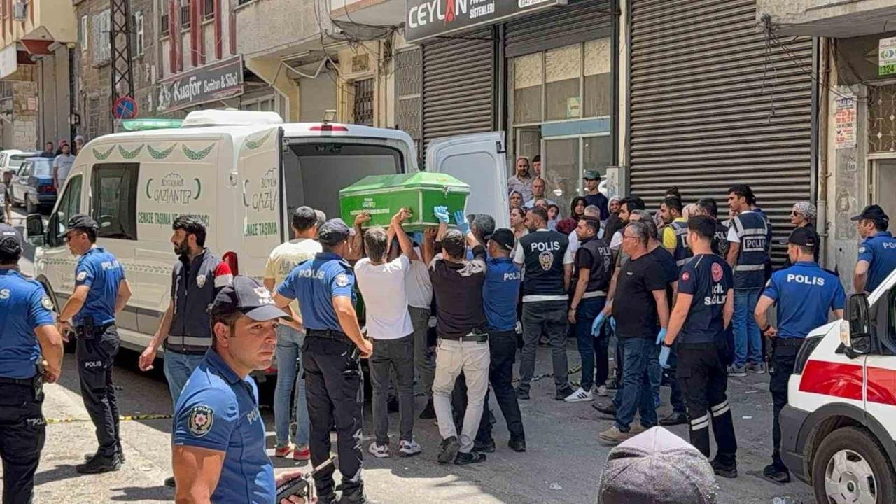 Cezaevinden izinli çıktı, eşini öldürdü