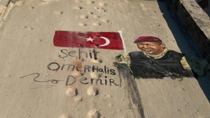 Filistinli sanatçılar, Şehit Ömer Halisdemir’i duvara çizdikleri resimle andı