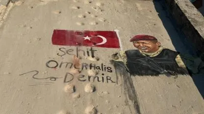 Filistinli sanatçılar, Şehit Ömer Halisdemir’i duvara çizdikleri resimle andı