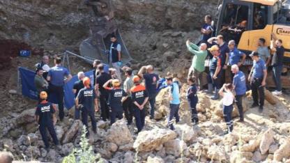 Göçük altında kalan kepçe operatörü hayatını kaybetti